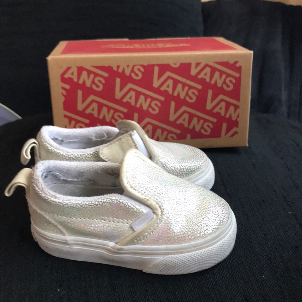 Vans - Picture 2 of 2